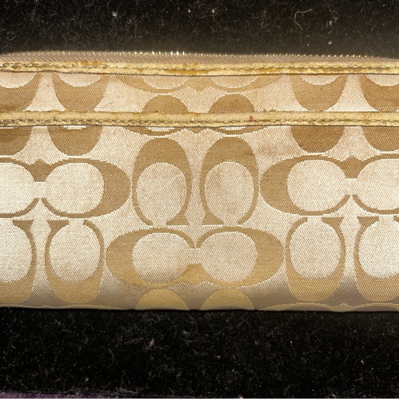 Coach Gold Signature Wallet. Project Piece. - Picture 4 of 8